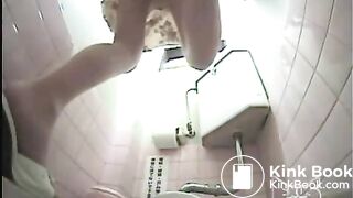 Pooping in Heels and nylon 5