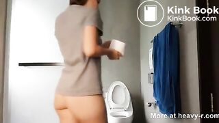 Cute Teen Takes A Dump