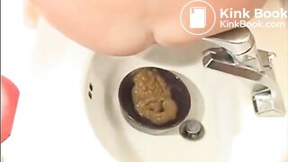 Camryn and Friend Shit and Play in the Bathroom