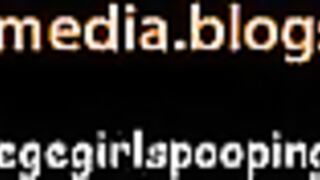 AmazingGirlsPooping (1)