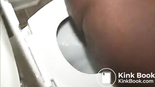 AmazingGirlsPooping (1)