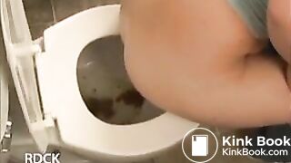 AmazingGirlsPooping (1)