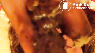 pig cleans up her shit