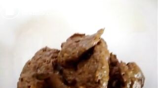 Plate Pooping Milf