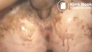 Un couple baise dans la merde