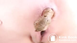 blonde girl pooping