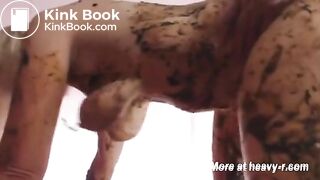 Sexy Mom Smearing Shit