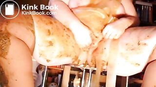 Emergenzy avec une robe en caoutchouc