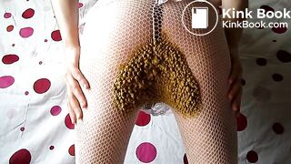 Pooping in fishnet pantyhose