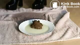 Amateur Milf Shitting On A Plate