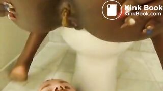 Nice black ass shitting