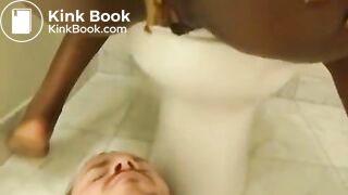 Nice black ass shitting