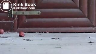 beim Nachbar vor der Tür geschissen