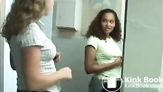 AmazingGirlsPooping (2)