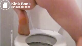 Girl Piss And Shit On Toilet