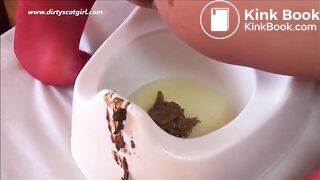 scat slave Victoria in action