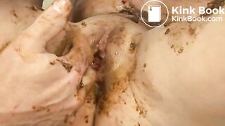 Couple Masturbating In Shit