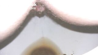 Wife takin a wet shit