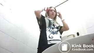 Pregnant blonde girl goes poop in spycam porn