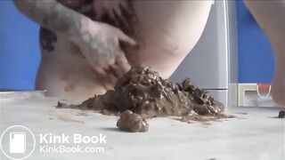 Russian Betty Smears And Licks Her Shit 1