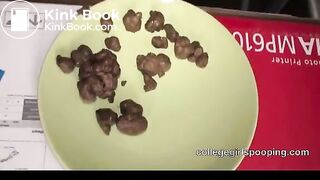 Brunette Teen Pooping