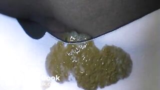 Girl Shitting Her Leggings