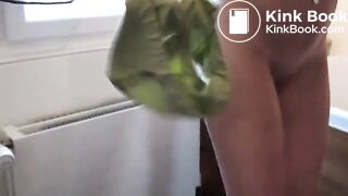 Scat - Amateur - Shitting and wiping with panties