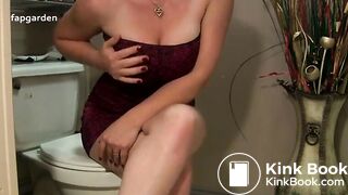 Shitting Milf & Dirty Talk