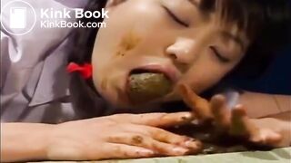 Cute Asian Babe Worships her poop