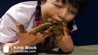 Cute Asian Babe Worships her poop