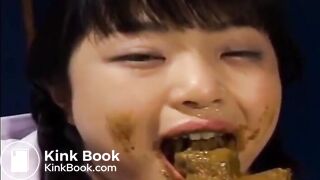 Cute Asian Babe Worships her poop