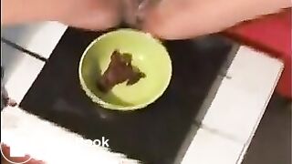 Cutie_Girls_Pooping_-_Enaya_-_EroProfilemp4