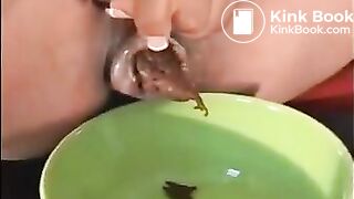 Cutie_Girls_Pooping_-_Enaya_-_EroProfilemp4