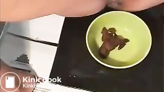 Cutie_Girls_Pooping_-_Enaya_-_EroProfilemp4