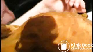 Junge  Sklavin angeschissen von Herrin