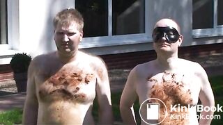 Zwei Herrinnen zwei Sklaven Scat