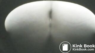 pretty american pooping