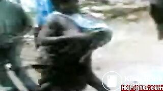 Negresses fighting in Nigeria