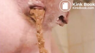 Lucy shits in shower