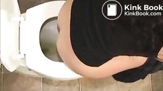 AmazingGirlsPooping (8)