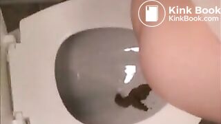 AmazingGirlsPooping (8)