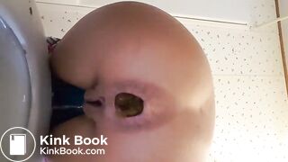 Amateur Babe Pooping #36