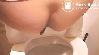 Amateur babe with perfect ass shits in the toilet - Scat Video Collection