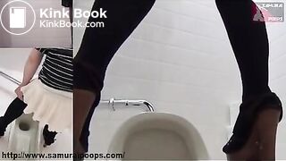 Hot Japanese schoolgirl pooping in the toilet - Unsensored Japanese scat porn videos