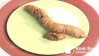 Kamryn shits on a Plate