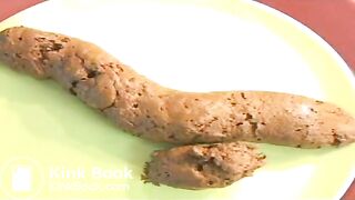 Kamryn shits on a Plate