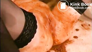 Masturbiert mit ihrer Scheieavi