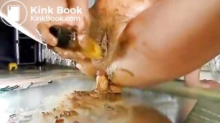 Young lady self scatplaymp4