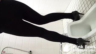 Pooping Japanese Girl