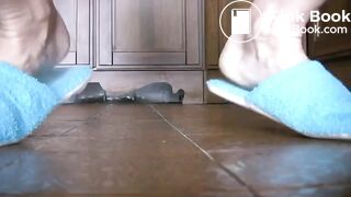 Girl With Hairy Pussy Shitting